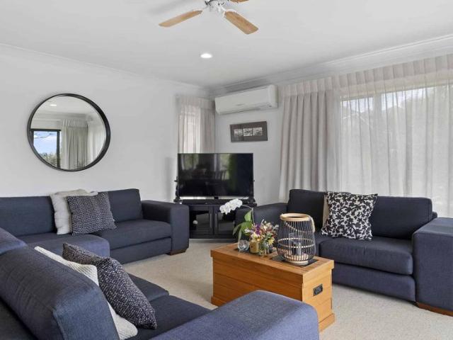 Private & Peaceful 3 Bedroom Home Tauranga South