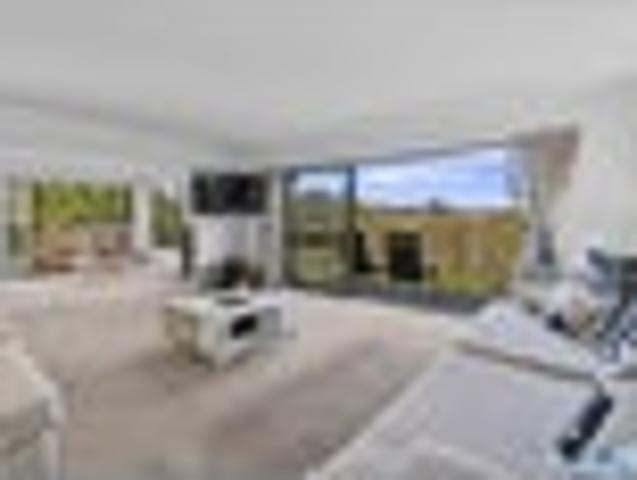 Private position, elevated living