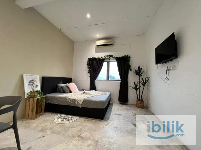 Private Queen Bed in Casavilla SS3 with Own Bathroom in Petaling Jaya