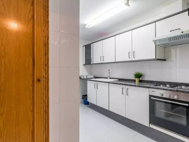 Private room for rent in 5 bedroom apartment in Camins al Grau