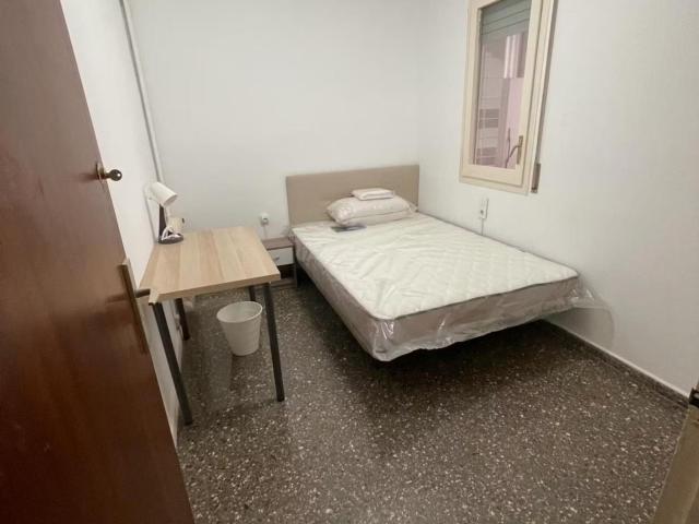 Private room in a well located apartment