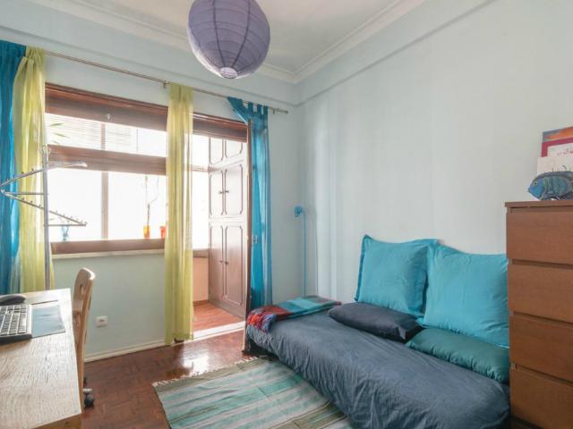 Private room in a sunny apartment