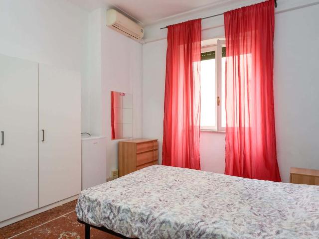 Private Room in Via Oreste Tommasini