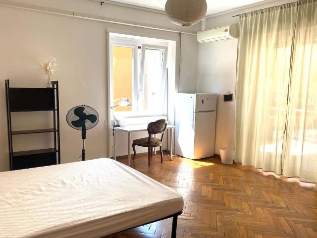 Private Room in Via Oreste Tommasini