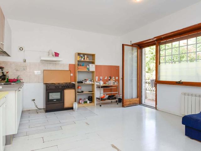 Private Room in Via Edoardo Jenner