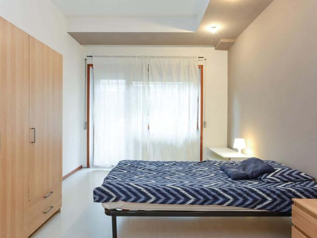 Private Room in Via Edoardo Jenner