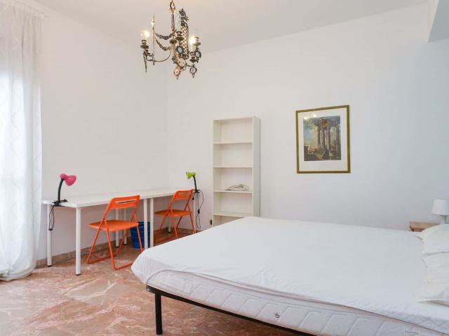 Private Room in Viale Leonardo da Vinci