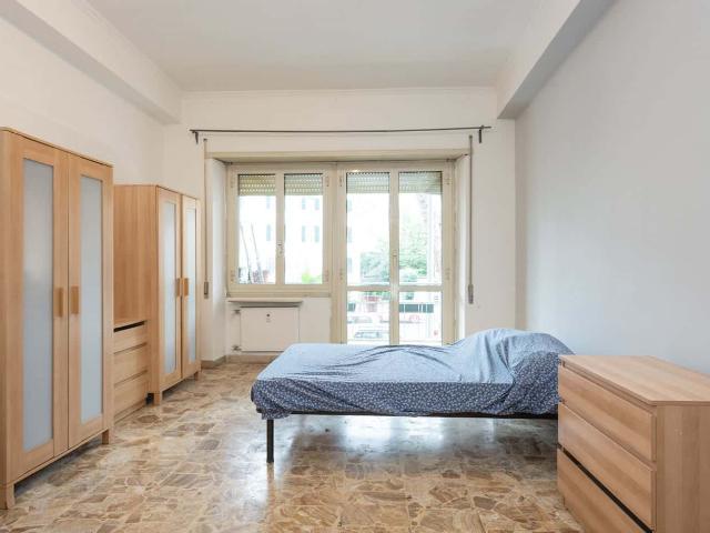 Private Room in Viale Tirreno