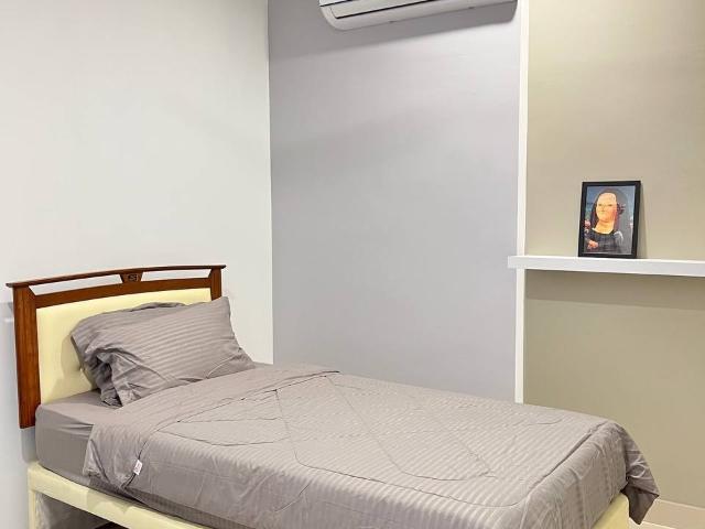 Private room walking distance to LRT Ara Damansara