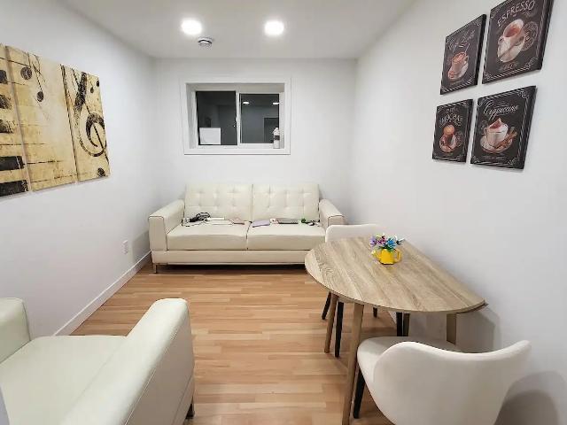 Private Room with Ensuite Private Washroom, walk to U of C, SAIT, C Train