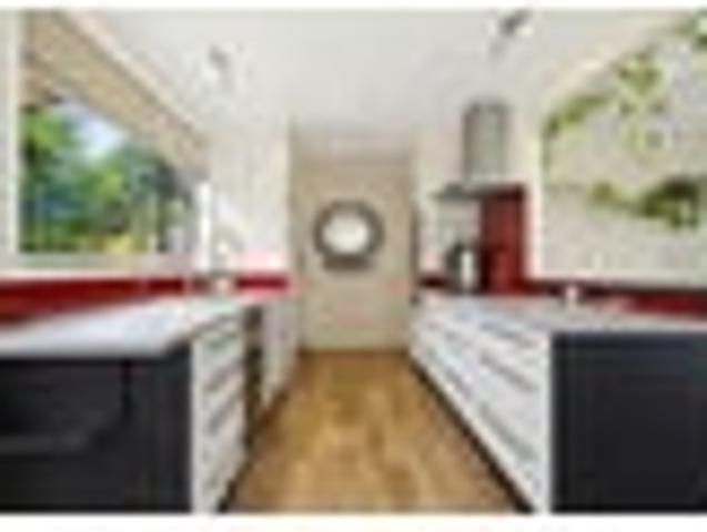 Private Stoke Living with a Poolside Edge!