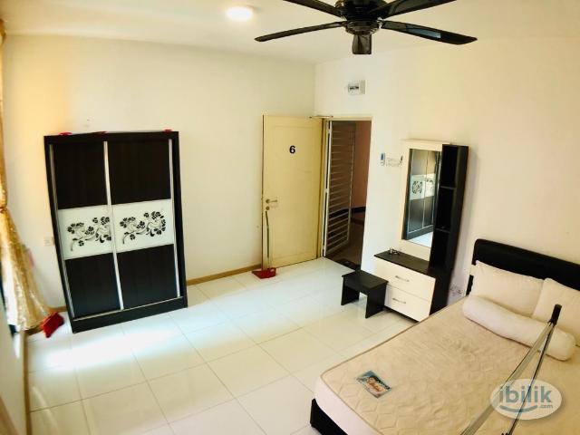 Private studio corner unit with pool view room section 14 shah alam