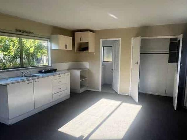 Private studio house/unit