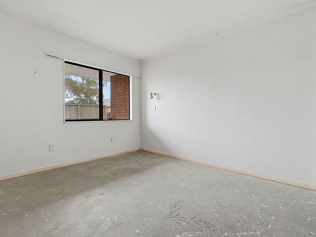 Private, sunny, close to beach