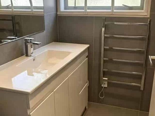 Private, Sunny & Spacious 3 Bedroom Freestanding Home