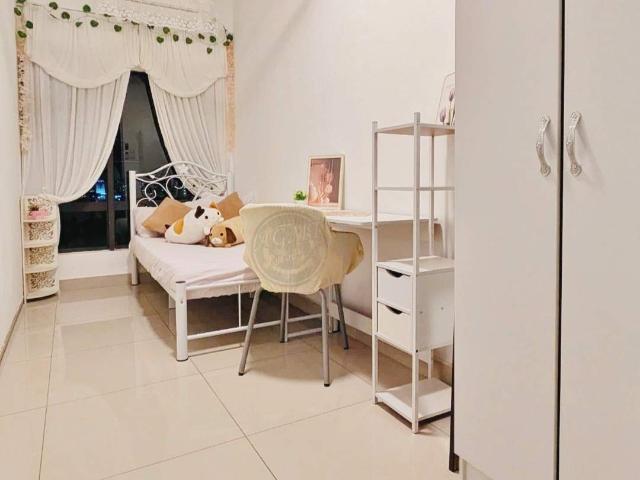 Private Sunlit Room near Taylor's | Full Window | Female only
