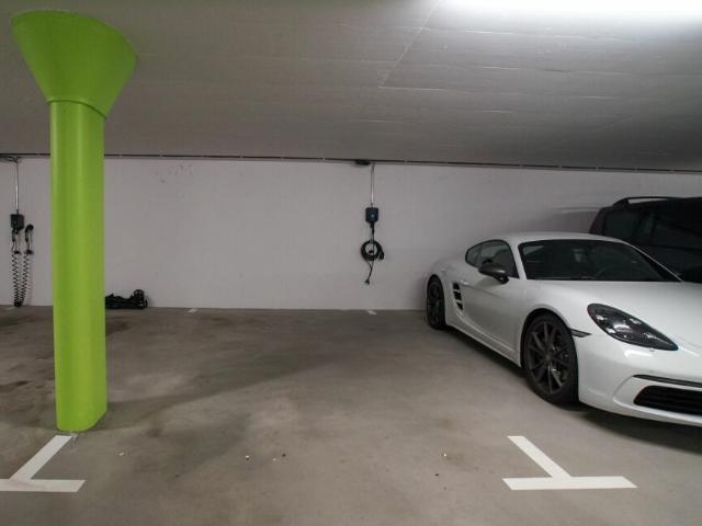 Private Tiefgaragenplätze mit flacher Ausfahrt