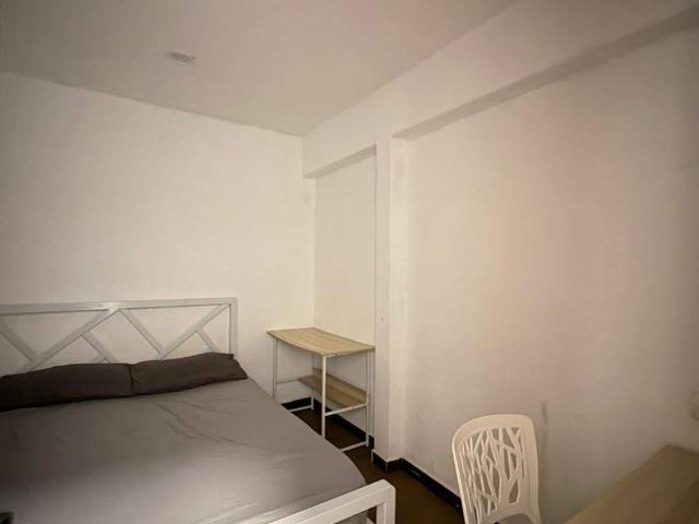 Private toilet zero deposit immediate move in promo