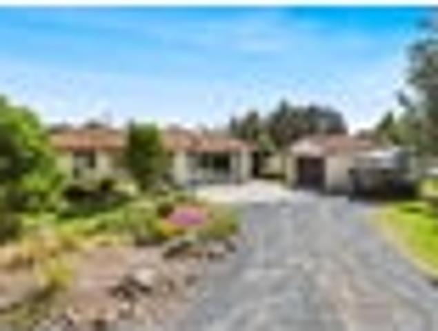 Private 2.6ha lifestyle oasis with guest house