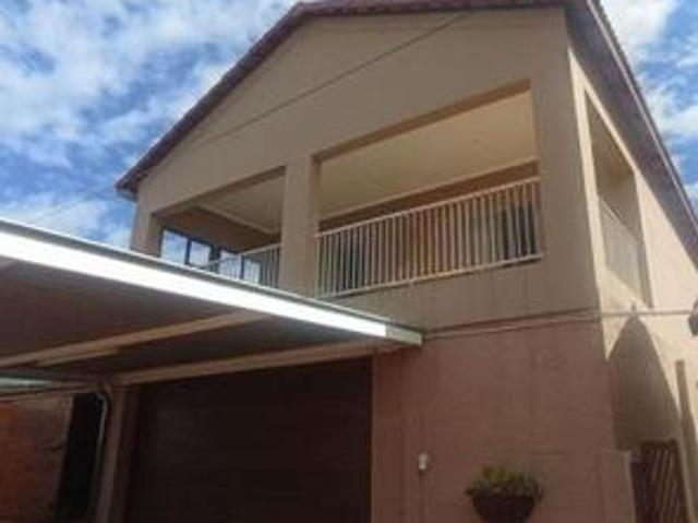 private 2 bedroom garden cottage to.