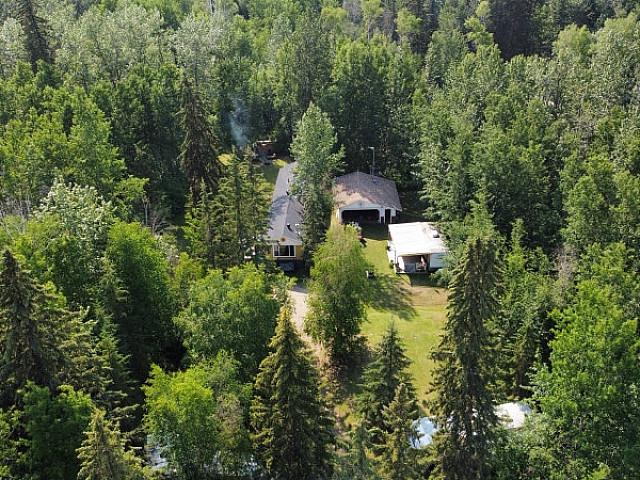 Private 3 acre Country Retreat Minutes From Lac Ste Anne