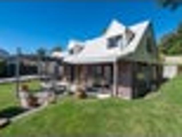 Privately positioned, sun soaked family living