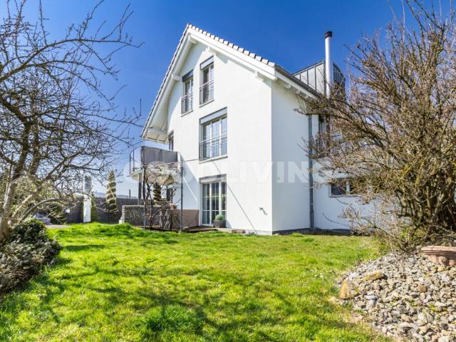 Privates Wohnen mit Weitblick und Garten in Buonas