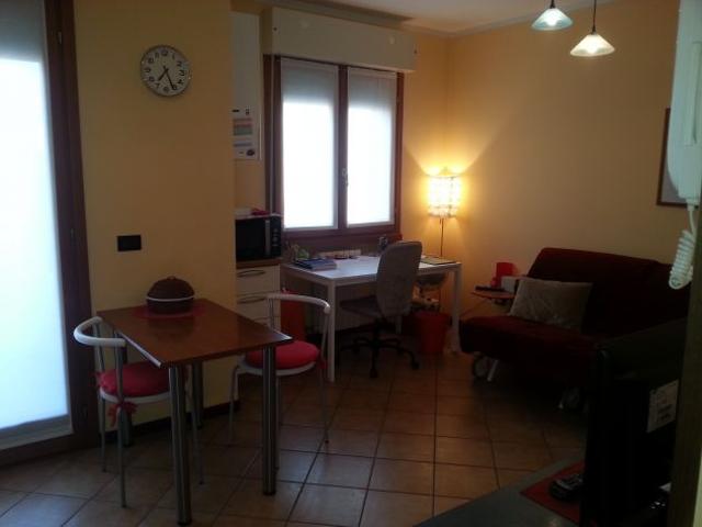 Privato AFFITTA Elegante MONOLOCALE ZONA CAMPUS
