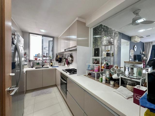 Prive Executive Condominium For Rent, $4,500, 3 Bed 2 Bath 1,033 sqft $4.36 psf