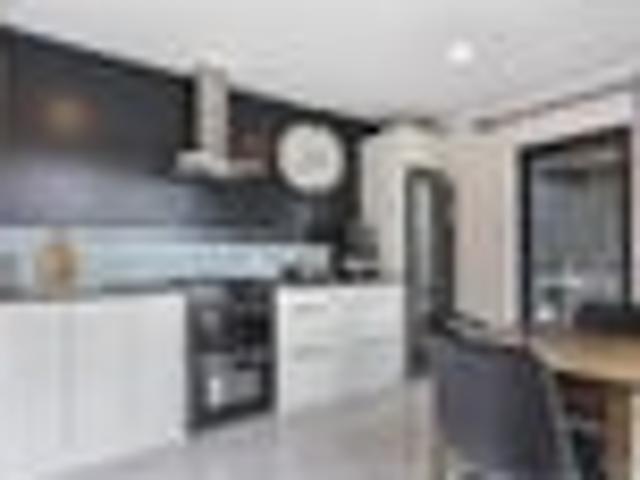 Privileged Coastal Lifestyle on 4 Hectares
