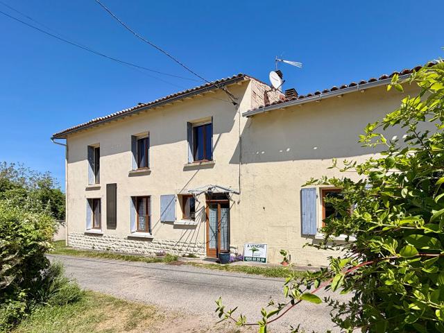 Prix exceptionel pour cette charmante maison entre Aulnay de. 149m² Fontaine Chalendray