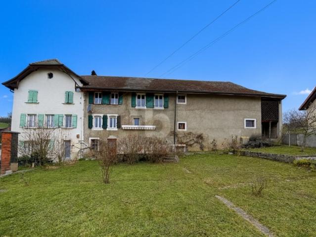 PRIX TOP ! CHARMANTE FERME AVEC VASTE POTENTIEL