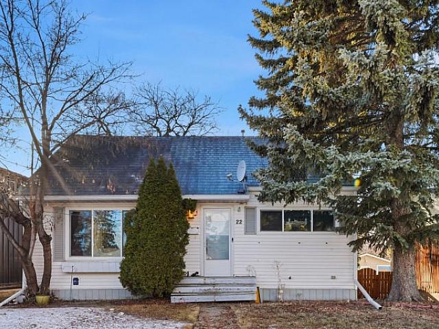 Price Improvement! ✨ Rare Find In Queen Mary Park! ✨