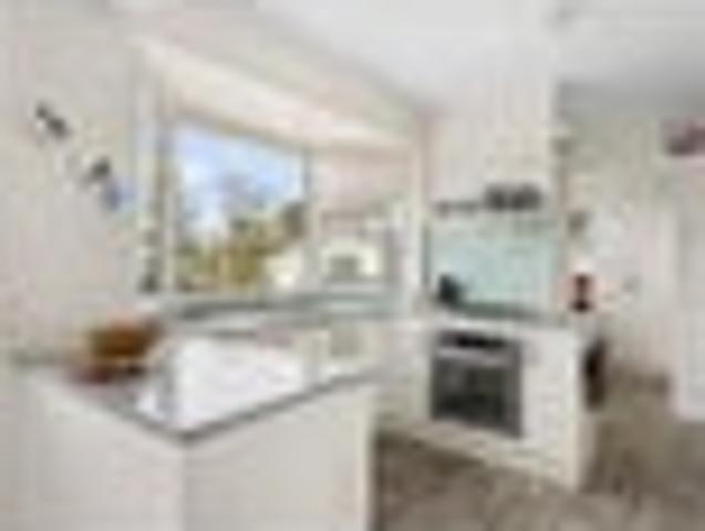PRICE INCLUDES HOUSE + SHIFT* Character Home