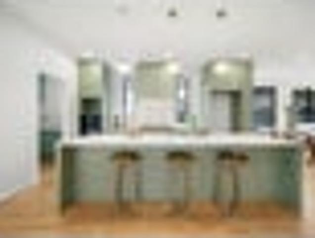 Price Reduced – Nearly 200sqm of Family Living!