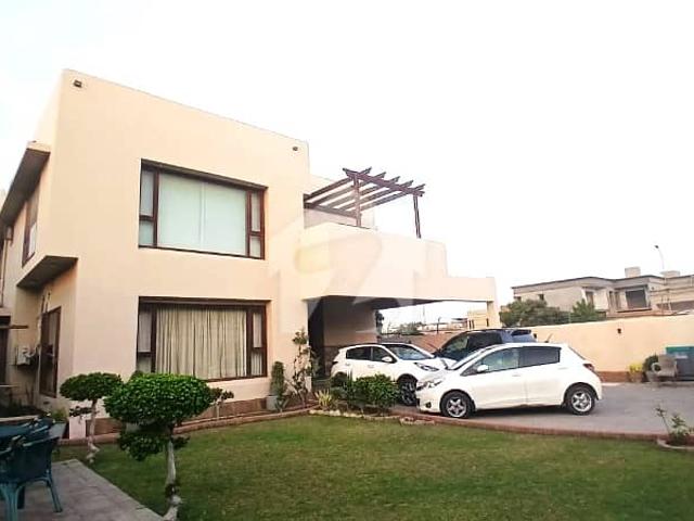 Priced To Sell 1000 Yards Bungalow For Sale In DHA Phase 8 Karachi