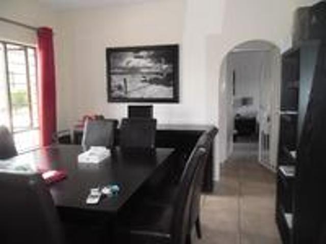 PRICED TO SELL – 139 sqm 2 bed 2 bath Loft + terrace in popular Lifestyle Estate