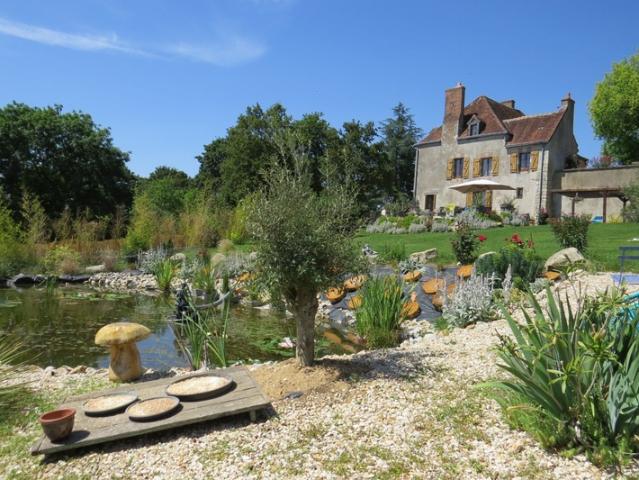 Prieuré de caractère 7 pièces proche Blois vue dominante 3 minutes du lac, du golf, idéal maison secondaire