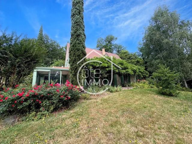 PRIGONRIEUX: Belle périgourdine rénovée 6 pièces de 210m² avec jardin