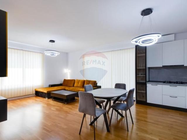 Prima inchiriere apartament 4 camere Luxuria