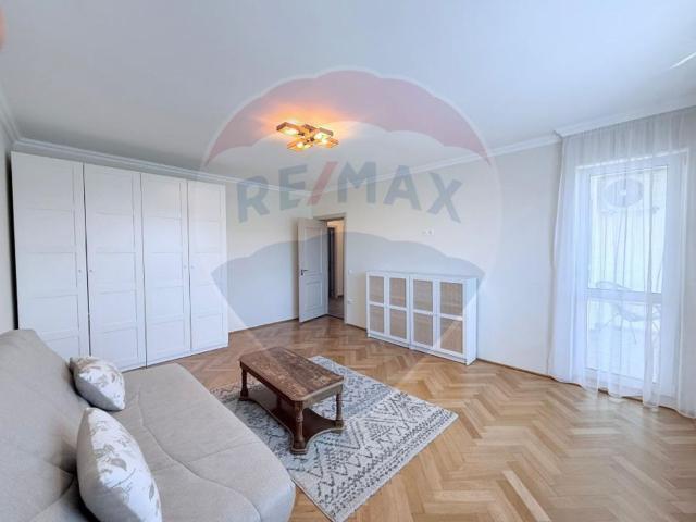 prima închiriere apartament premium zona trei stejari