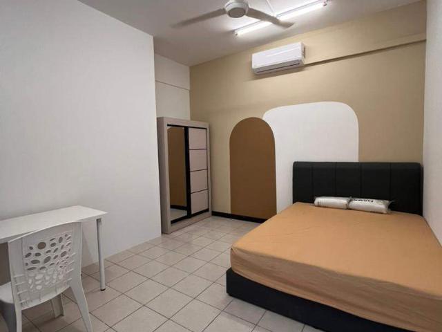 Prima midah height large middle room. Fully Furnished Ready Move In