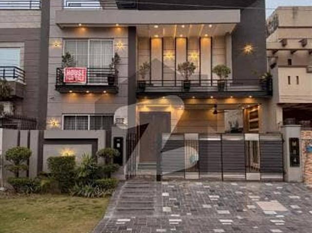 Prime 10 Marla House For Sale In Park View City, Lahore