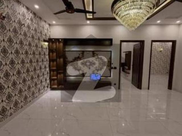 Prime 10 Marla House For Sale In Park View City, Lahore Park View City