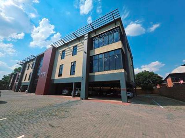 prime 1371m2 commercial building on.