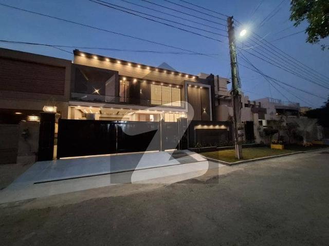 Luxury Living In Valencia Town 1 Kanal House 40 Feet Road | Ultra Modern 5 Beds 5 Year'S Old House For Sale