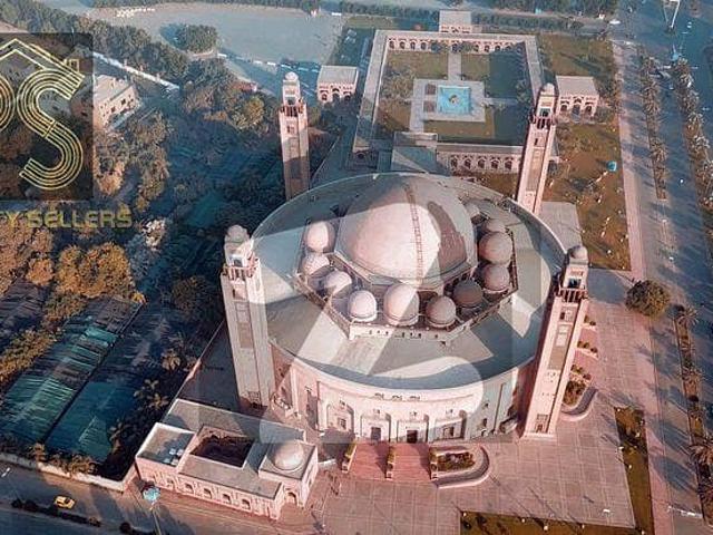 Prime 1 Kanal Residential plot for sale in shaheen block Bahria Town Lahore
