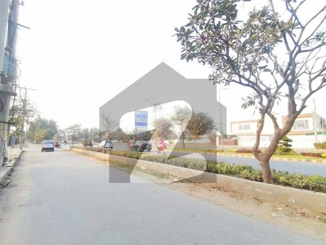 Prime 1 Kanal Residential Plot, Strong Long Term Investment Potential Phase 6 B Block