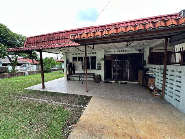 Prime 1 Storey Corner House For Sale