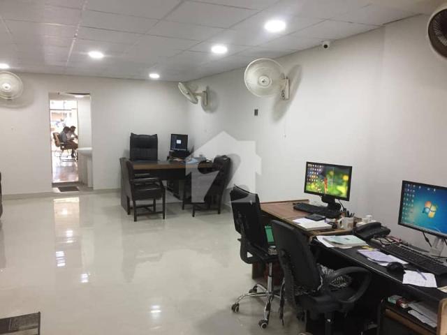 Prime 1,000 Sq Ft Shop For Rent In Clifton Block 8